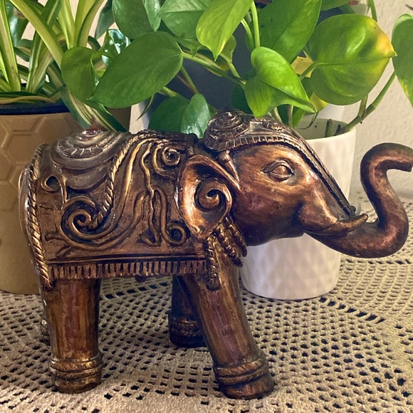 Elephant Figurine - Picture 2 of 14
